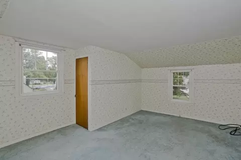 Bedroom - 54 Mohawk Dr, Springfield, MA 01129 photo 5 of 10