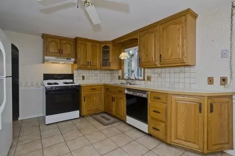 Kitchen - 54 Mohawk Dr, Springfield, MA 01129 photo 1 of 3