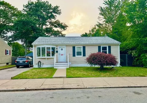 1626 Robeson St, Fall River, MA 02720