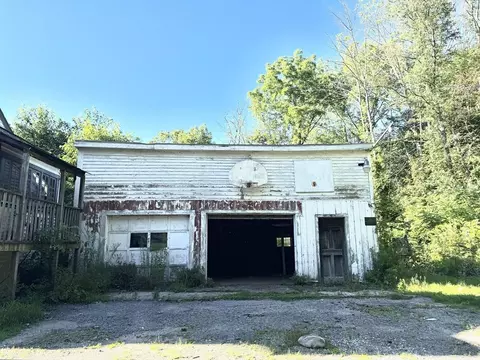 Exterior - 39 Summer St, Athol, MA 01331 photo 2 of 4