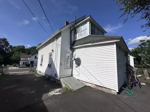 209 Tyler St, Springfield, MA 01109 photo 8