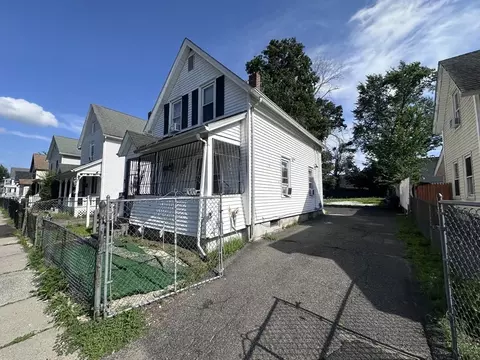 209 Tyler St, Springfield, MA 01109 photo 6