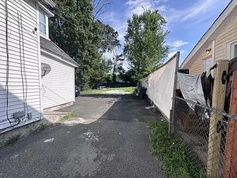 209 Tyler St, Springfield, MA 01109 photo 7