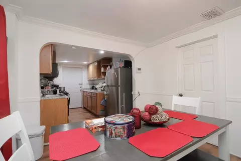 209 Tyler St, Springfield, MA 01109 photo 16