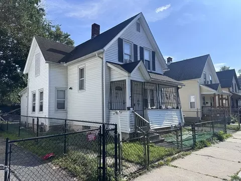 209 Tyler St, Springfield, MA 01109 photo 3