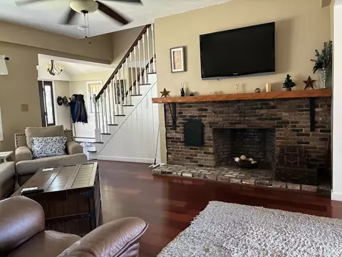 Living - 40 Weaver St #C, Wareham, MA 02576 photo 2 of 3