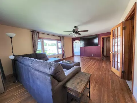 Living - 6 Crosby St, Webster, MA 01570 photo 2 of 3