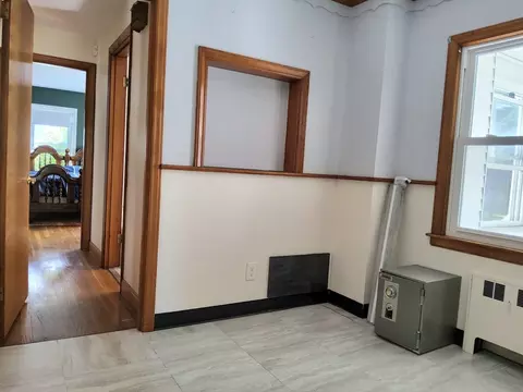 Entry Way - 6 Crosby St, Webster, MA 01570 photo 2 of 4