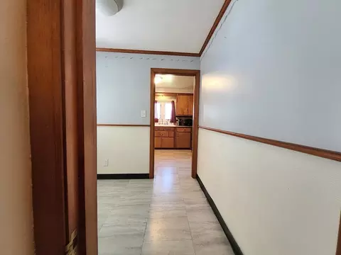 Entry Way - 6 Crosby St, Webster, MA 01570 photo 3 of 4