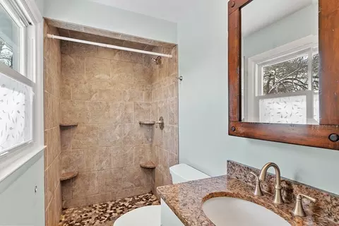 Bath - 9 E Park Rd, Sterling, MA 01564 photo 2 of 4