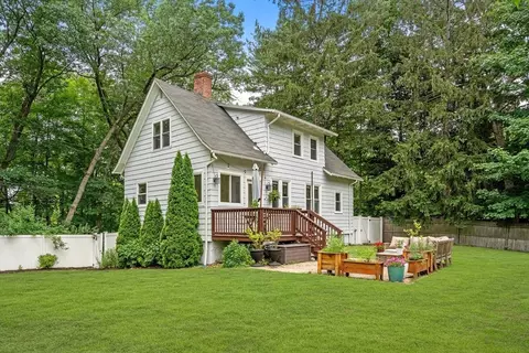 5 Cobb Ave, Peabody, MA 01960