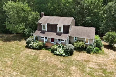 12 Galfre Rd, Lakeville, MA 02347