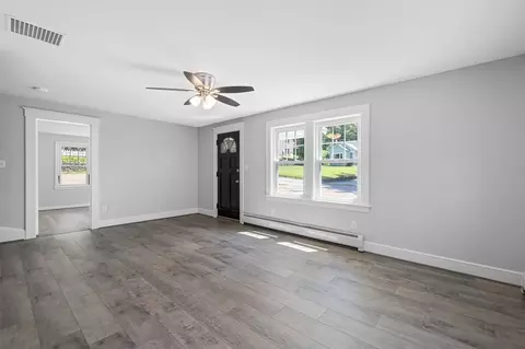 Living - 35 Nyland St, Worcester, MA 01607 photo 2 of 3