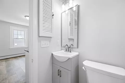 Bath - 35 Nyland St, Worcester, MA 01607 photo 2 of 2