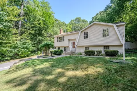 93 Harbor St, Pepperell, MA 01463