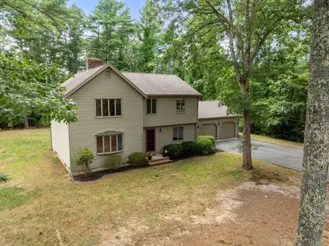 9 Randall Rd, Rochester, MA 02770