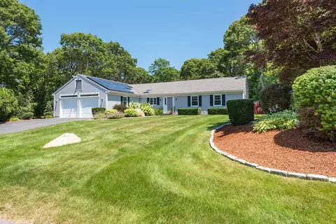 72 Trumbull Rd, Falmouth, MA 02536
