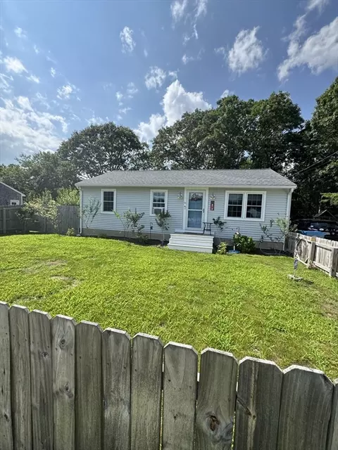 19 Leonard Dr, Falmouth, MA 02536