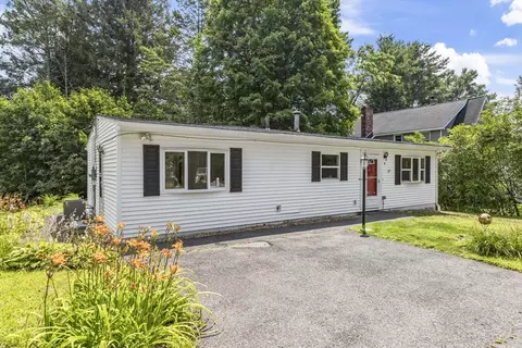 4 Depot St, Upton, MA 01568