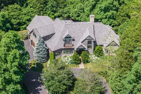 234 Cairn Ridge Rd, Falmouth, MA 02536
