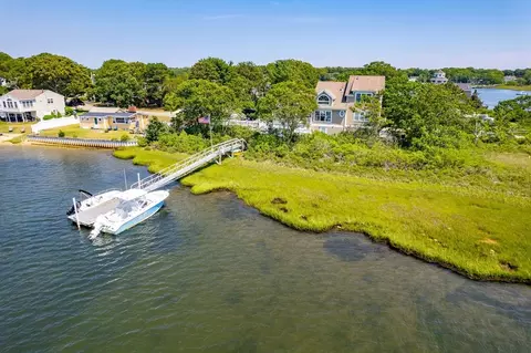 265 Monomoscoy Rd, Mashpee, MA 02649 photo 8