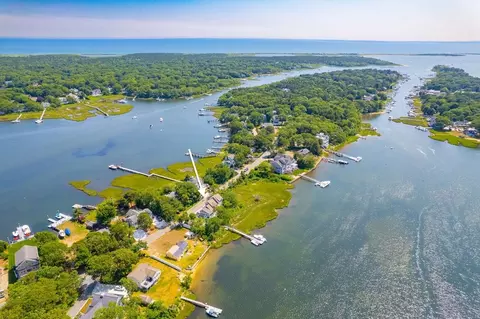 265 Monomoscoy Rd, Mashpee, MA 02649 photo 4