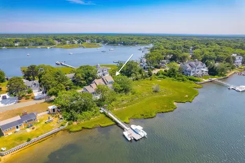 265 Monomoscoy Rd, Mashpee, MA 02649 photo 2