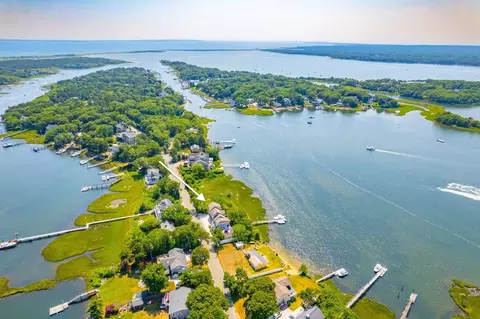 265 Monomoscoy Rd, Mashpee, MA 02649 photo 5