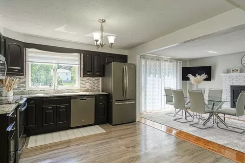 13 Woodland Dr, Hudson, MA 01749