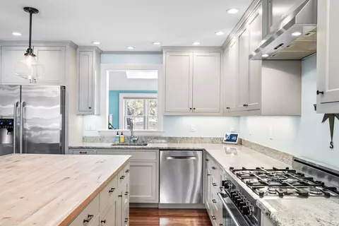 Kitchen - 9 Sevinor Rd, Marblehead, MA 01945 photo 5 of 6