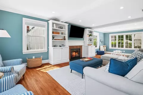 Living - 9 Sevinor Rd, Marblehead, MA 01945 photo 2 of 4