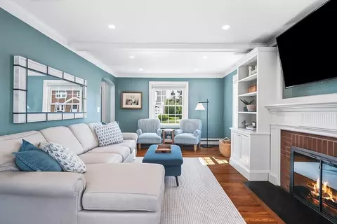 Living - 9 Sevinor Rd, Marblehead, MA 01945 photo 3 of 4