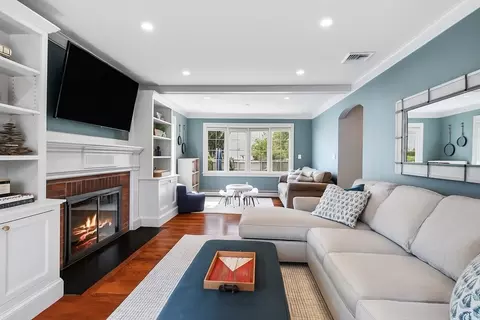 Living - 9 Sevinor Rd, Marblehead, MA 01945 photo 1 of 4