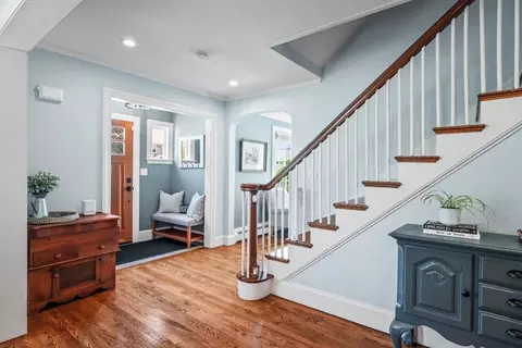 Entry Way - 9 Sevinor Rd, Marblehead, MA 01945 photo 2 of 6