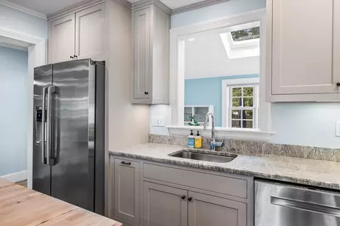 Kitchen - 9 Sevinor Rd, Marblehead, MA 01945 photo 6 of 6