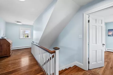 Entry Way - 9 Sevinor Rd, Marblehead, MA 01945 photo 5 of 6