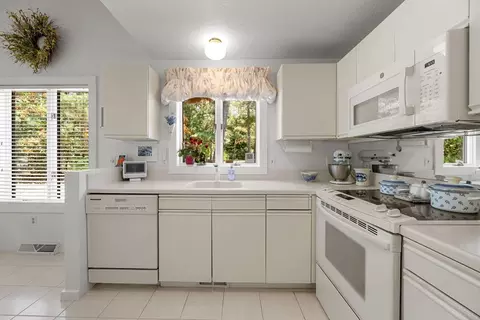 49 Shellback # -G, Mashpee, MA 02649 photo 12