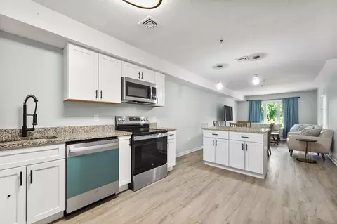 4 Duck Pond Rd #211, Beverly, MA 01915