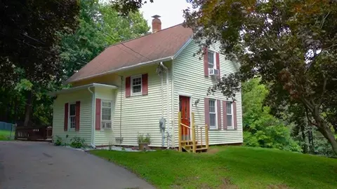4 Walnut St, Brookfield, MA 01506