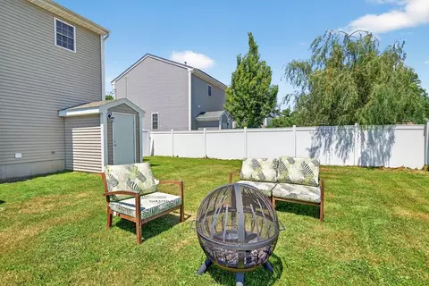 682 Laurel St, Fall River, MA 02721 photo 5