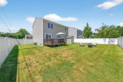 682 Laurel St, Fall River, MA 02721 photo 3