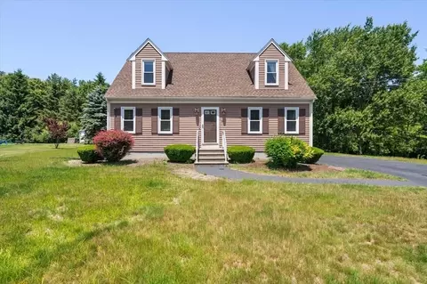 85 Meadow Brook Ln, Taunton, MA 02780