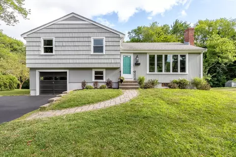 8 Irving Dr, Walpole, MA 02081