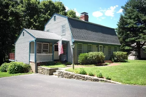 89 Medway St, Norfolk, MA 02056