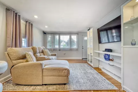 13 Elm St, Reading, MA 01867 photo 9