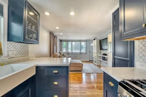 13 Elm St, Reading, MA 01867 photo 3