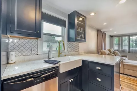 13 Elm St, Reading, MA 01867 photo 2