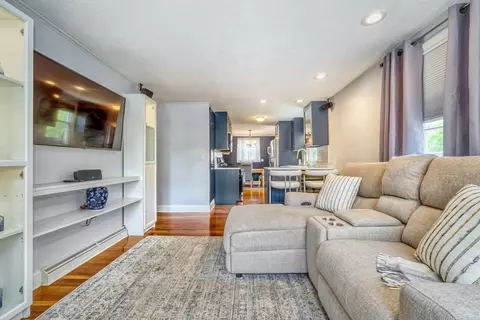 13 Elm St, Reading, MA 01867 photo 8