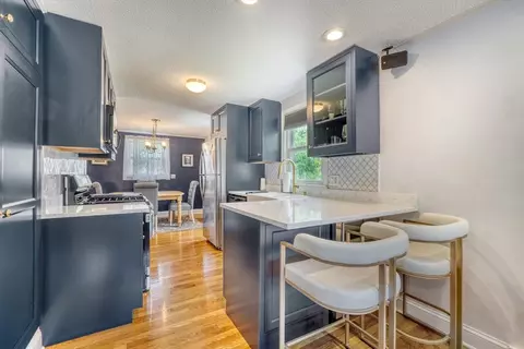 13 Elm St, Reading, MA 01867 photo 4