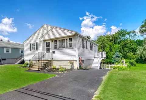 13 Elm St, Reading, MA 01867